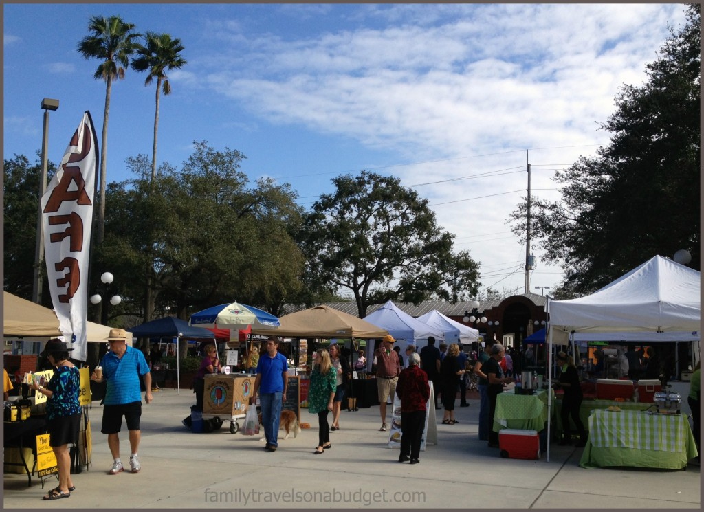 Ybor City Saturday market vendors and shoppers.