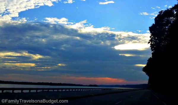 illinois sunset mississippi river