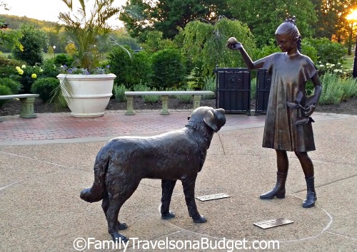 Bronze statue of Cedric and Cornelia at Biltmore House in Asheville.