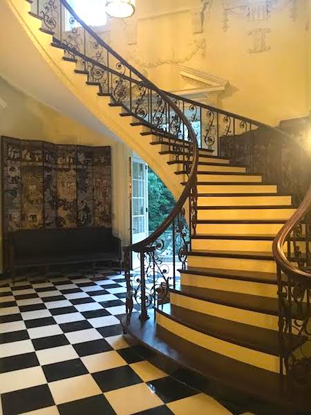 staircase-swan-house-at-the-atlanta-history-center