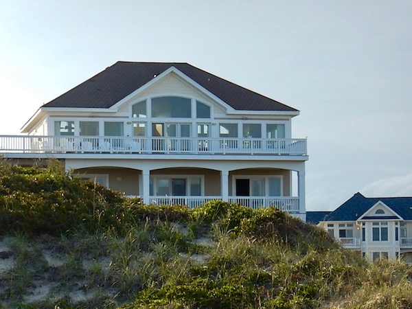 Beach house rentals at the OBX are great options for groups