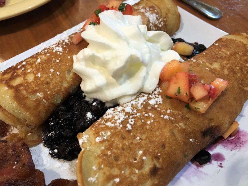 Berry and cream pancakes with bacon.