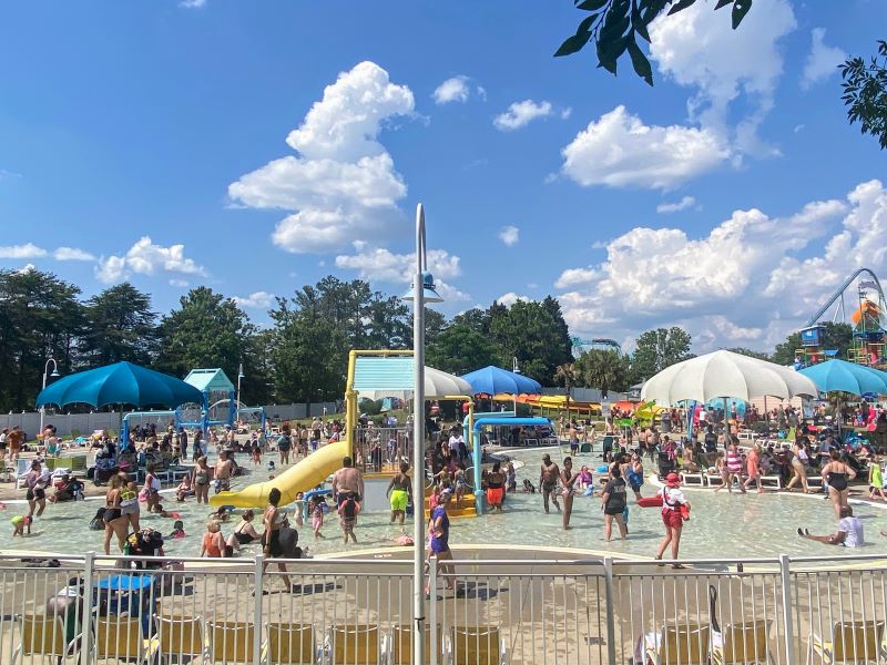 Chikdren's splash pool at Carolina Harbor, zero entry pool for little kids