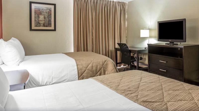 Clarion Hotels near Carowinds offer basic comfort and low prices for a budget travel getaway to the amusement park