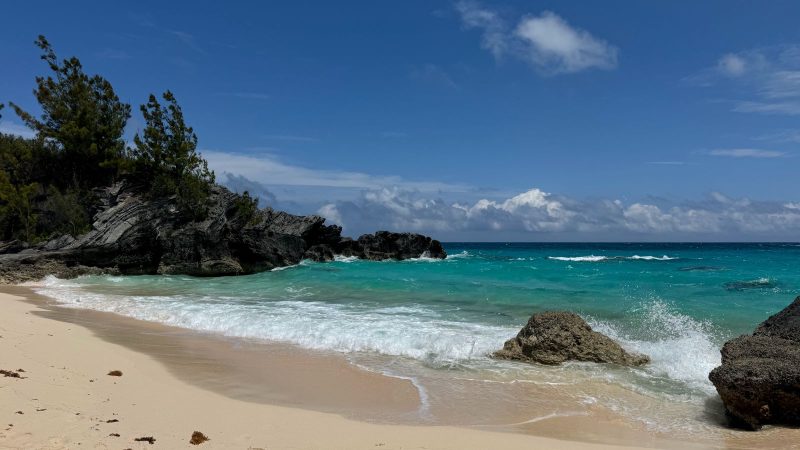 Bermuda beach with rock and turquoise water.