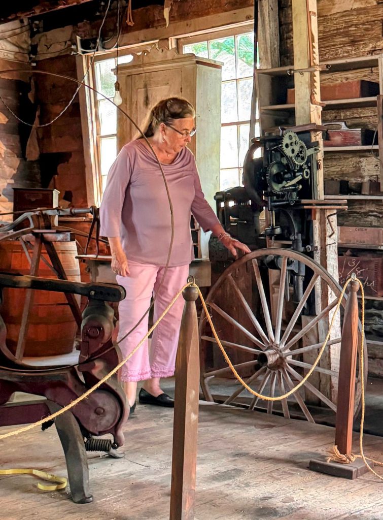 Guide explaining how buggy wheels were made in the days before electricity.