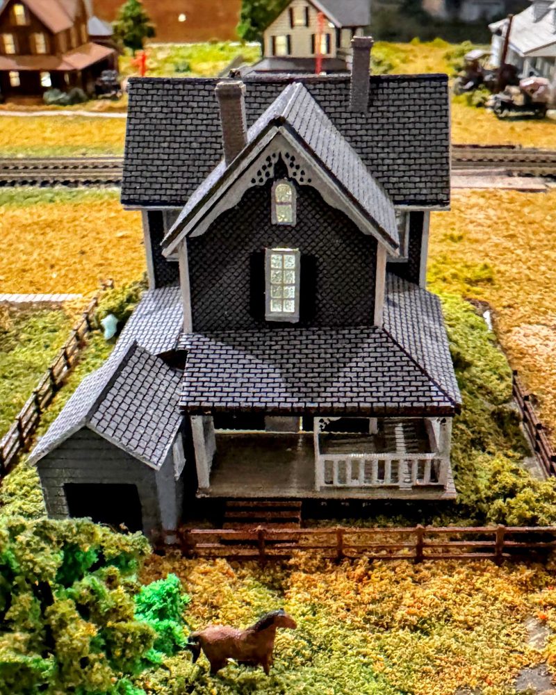 Paul Lovett's diorama at Rehoboth Beach Museum shows a house in close up.